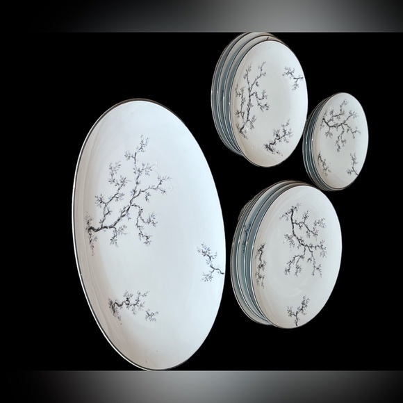 Vintage china from Japan Noritake china 1386 it comes with 1 serving dish 14” x